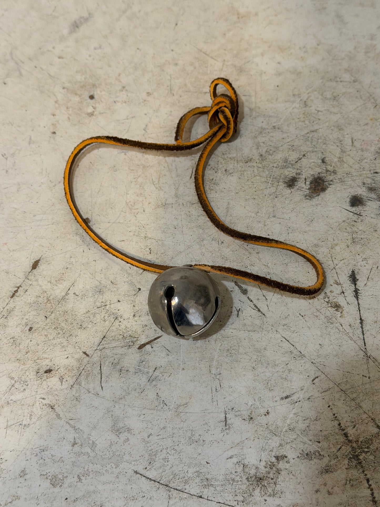 Single sleigh bell with leather tie