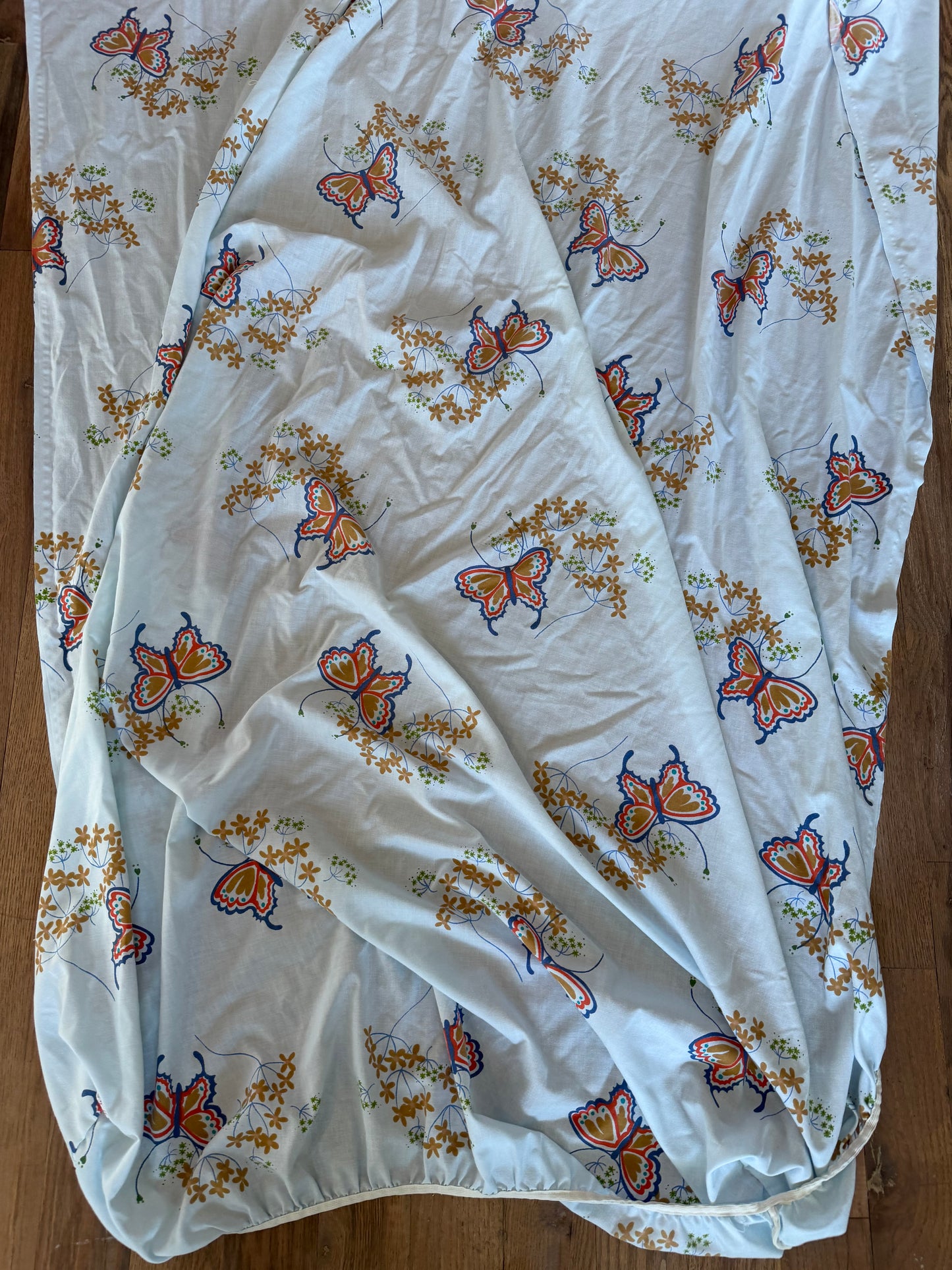 vintage Butterflies" design by Marlene Designs for Tastemaker/J.P. Stevens, twin fitted sheet no elasticity