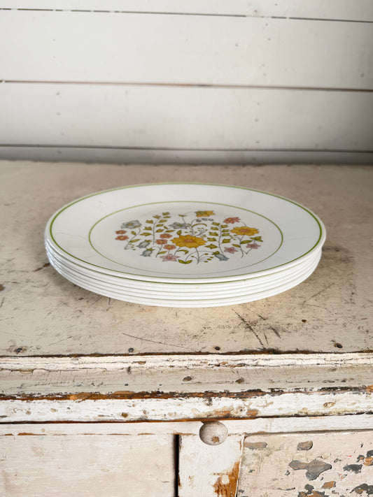Corelle spring meadow Dinner Plate Floral pattern - has some wear