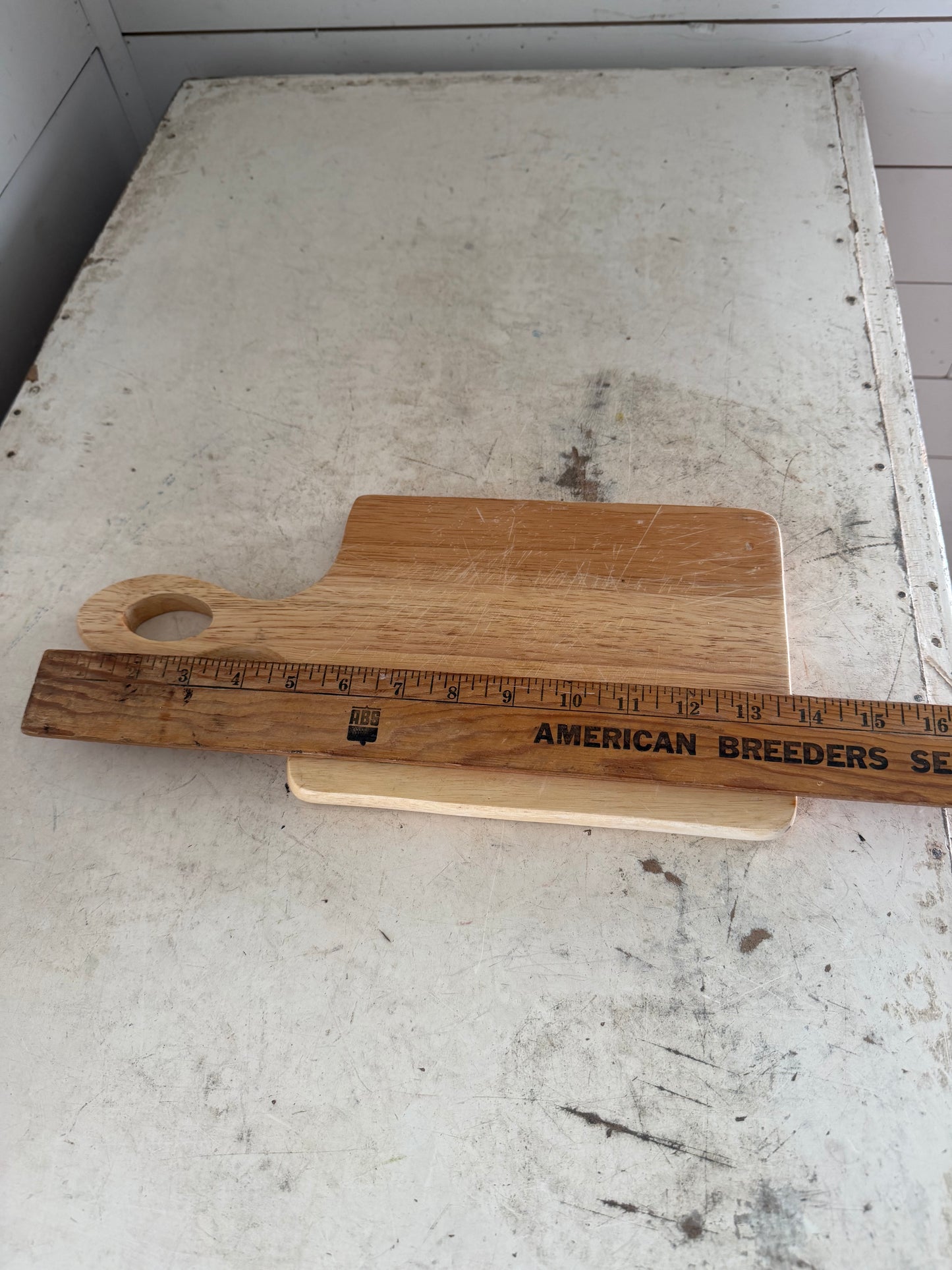 Paddle style cutting board with hanging slot in the handle - will get makeover
