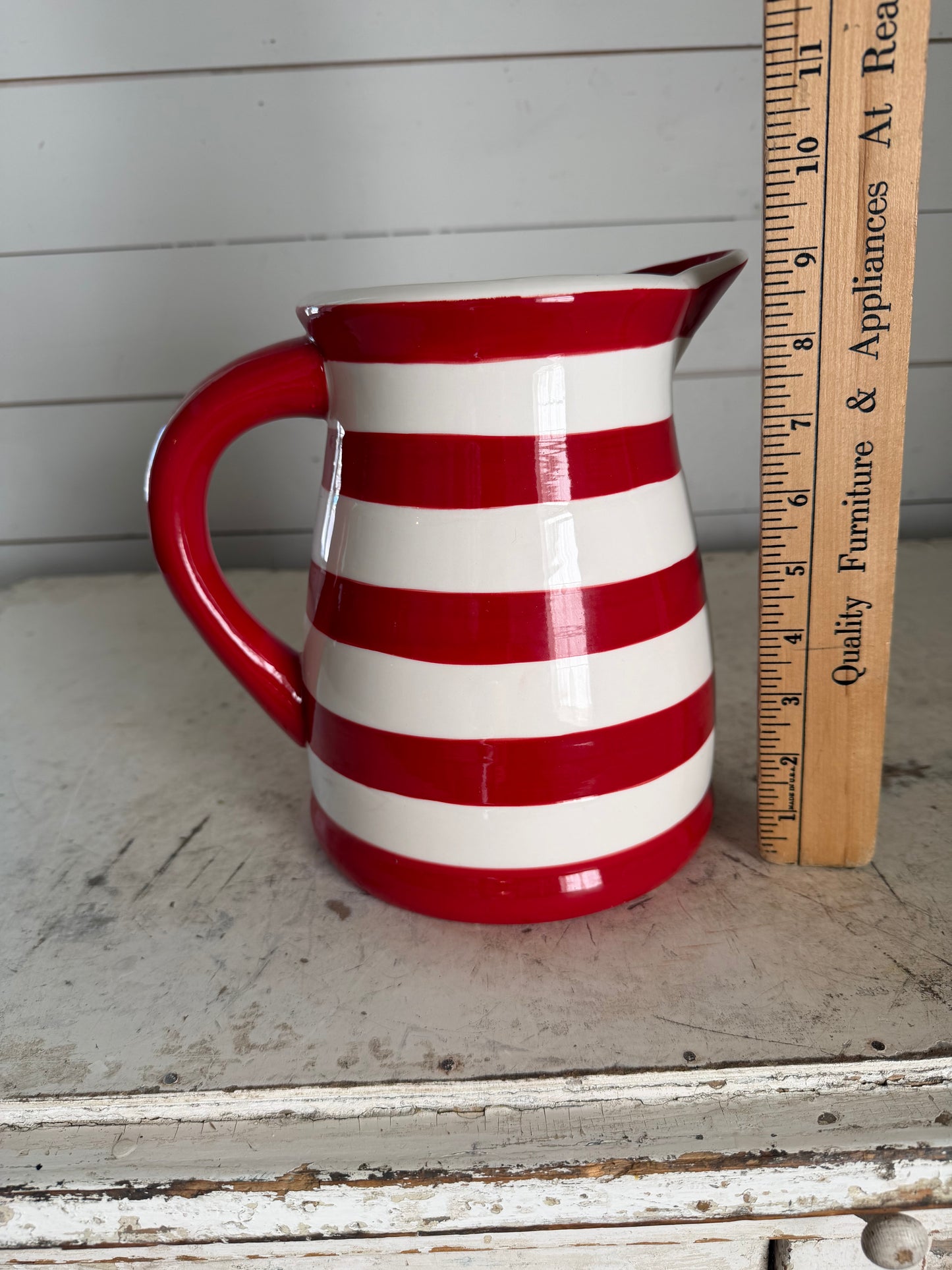 Terramoto Ceramic pitcher Red and White Stripes