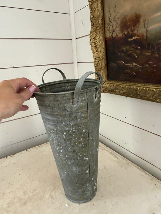 Age galvanized, French flower bucket