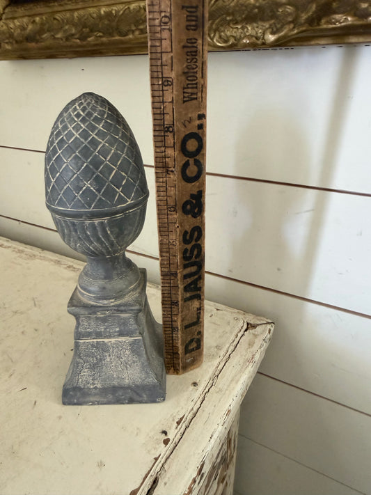 Grey finial