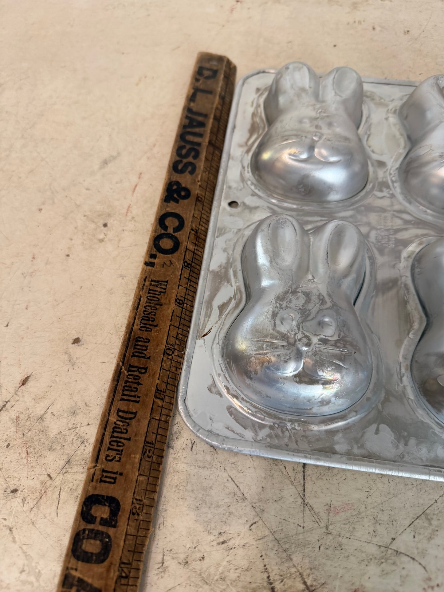WILTON MINI BUNNY Rabbit Faces 6 Cav SHAPES ALUMINUM CAKE PAN