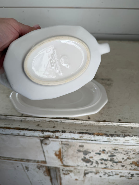 Pfaltzgraff "Heritage" White Stoneware Gravy Boat & Underplate (Modern Reissue)
