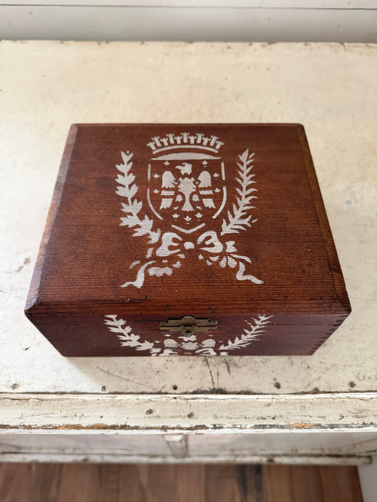1940’s Cedar Cigar Box With Finger joints and French Grain Sack Label