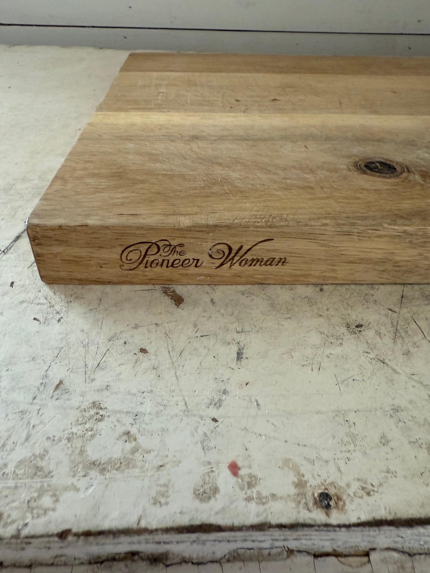 Pioneer woman acacia wood cutting board