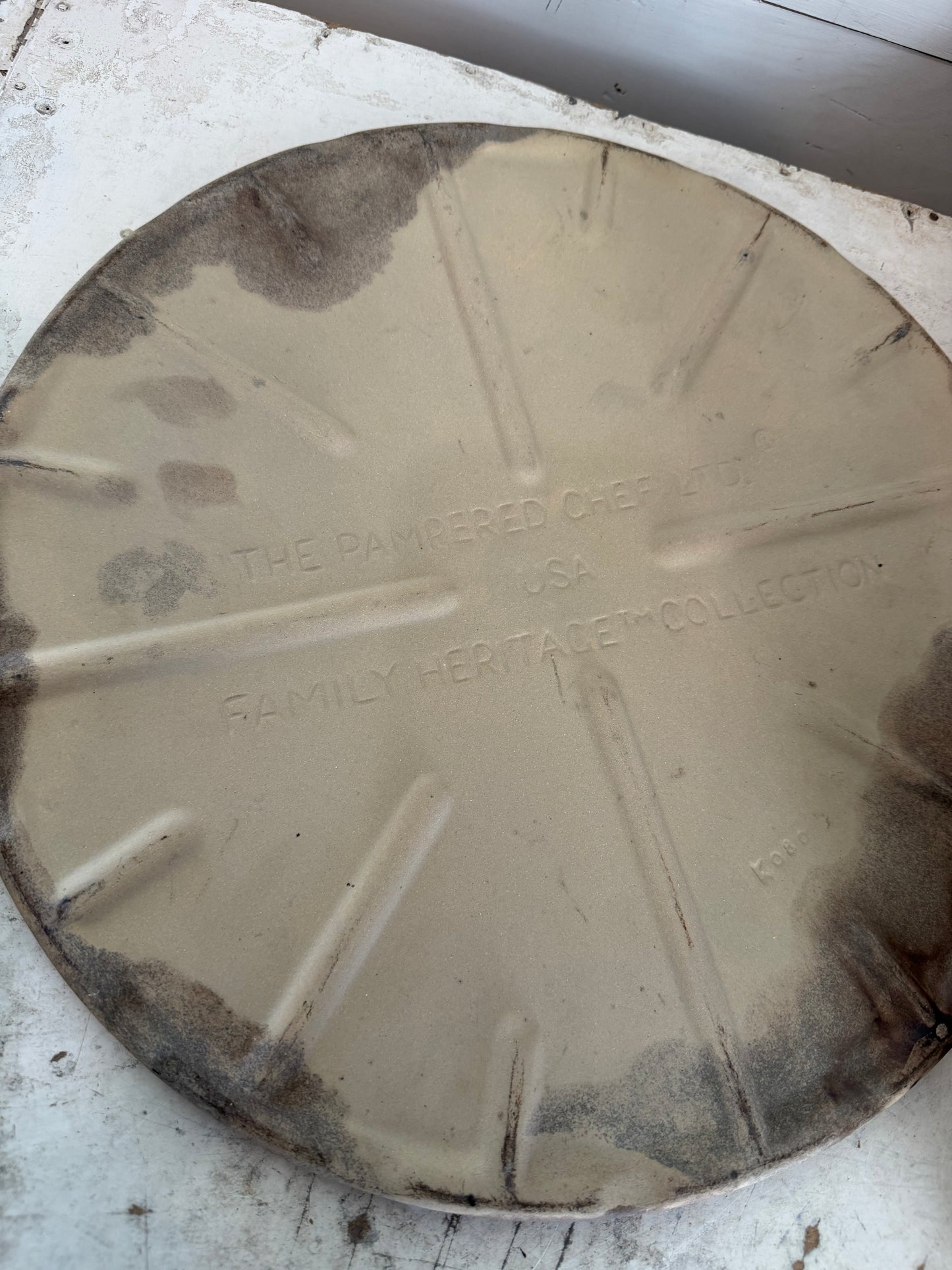 The Pampered Chef Family Heritage Stoneware Classics 13” Round Pizza Stone USA