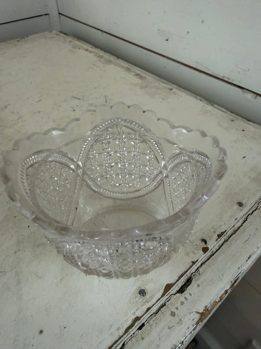 Vintage EAPG Pressed Glass Open Salt Cellar with Diamond Pattern and Scalloped Rim