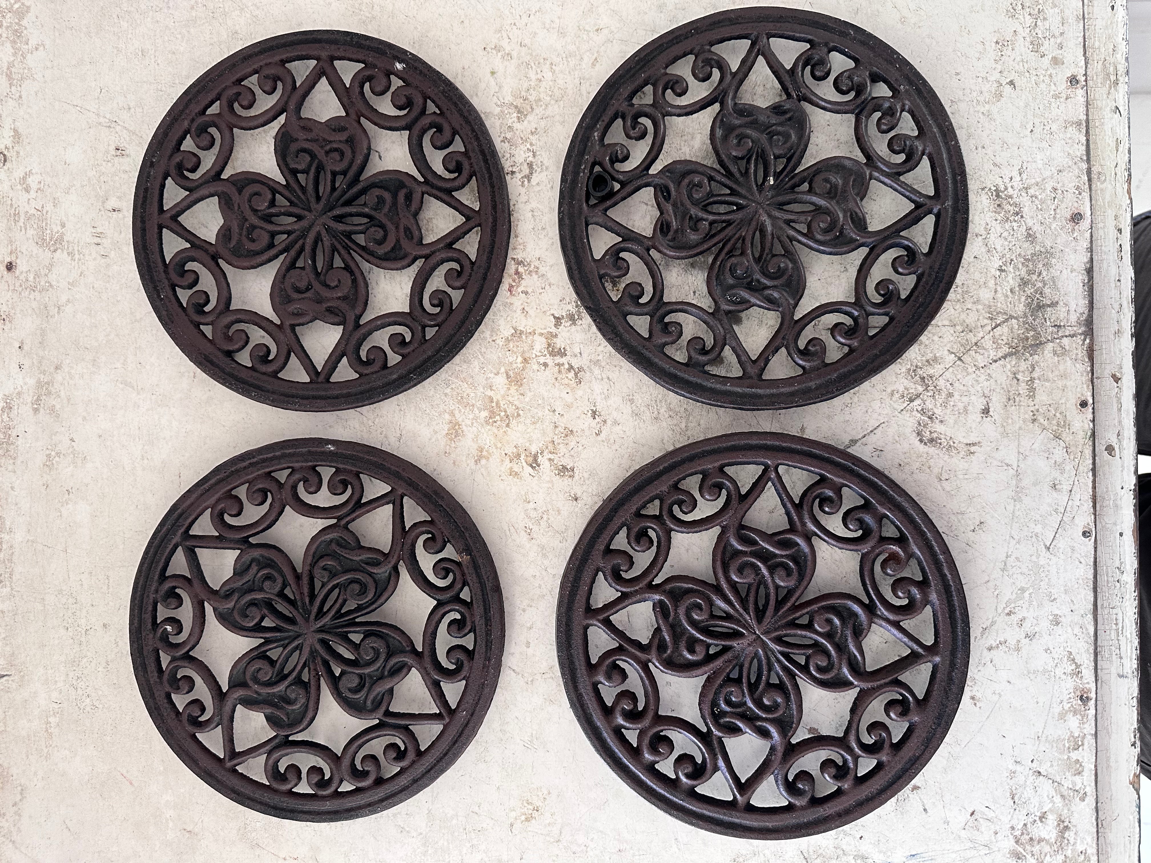 What Is a Cast Iron Trivet?