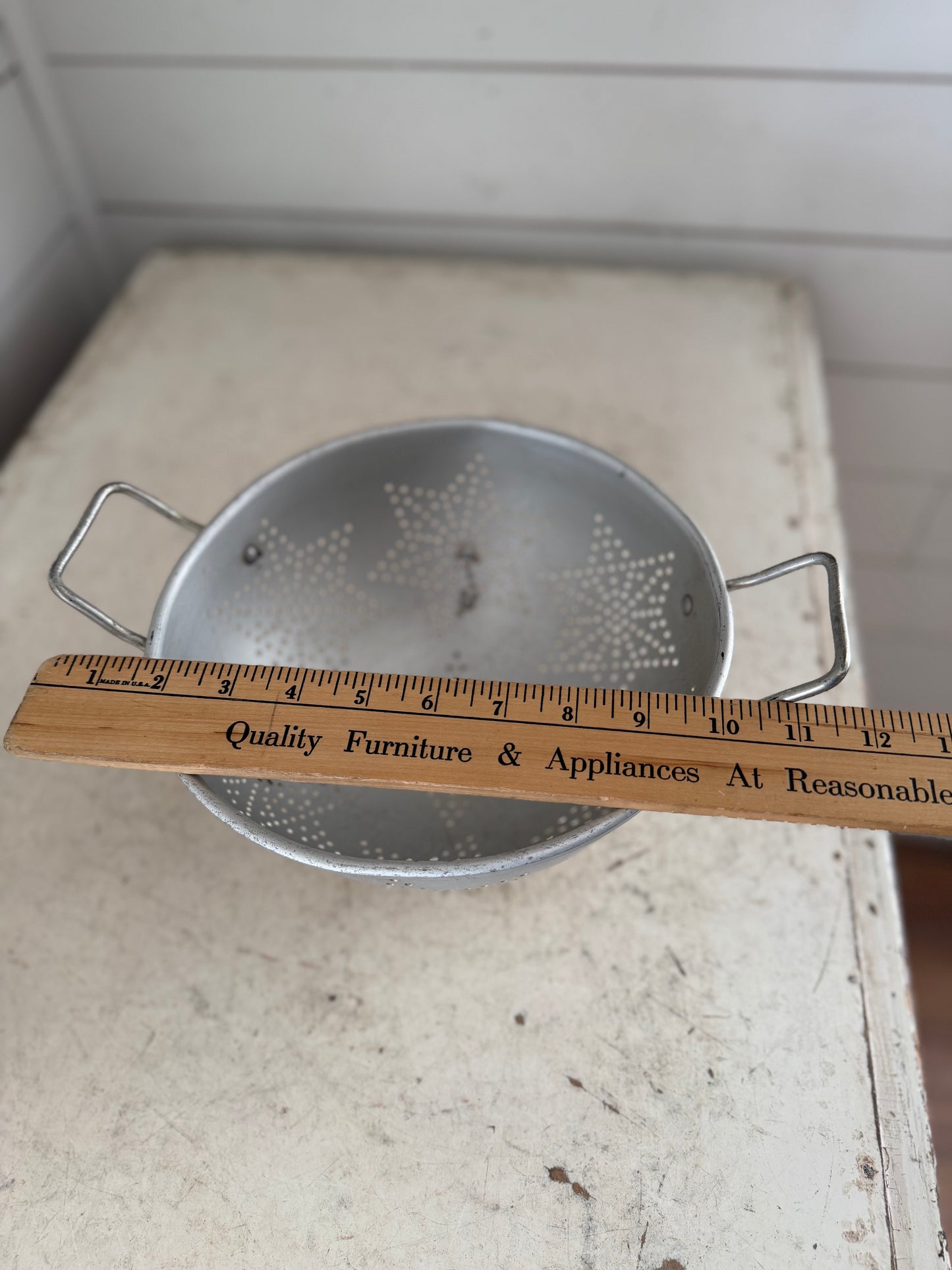 Mirro aluminum footed colander with star pattern