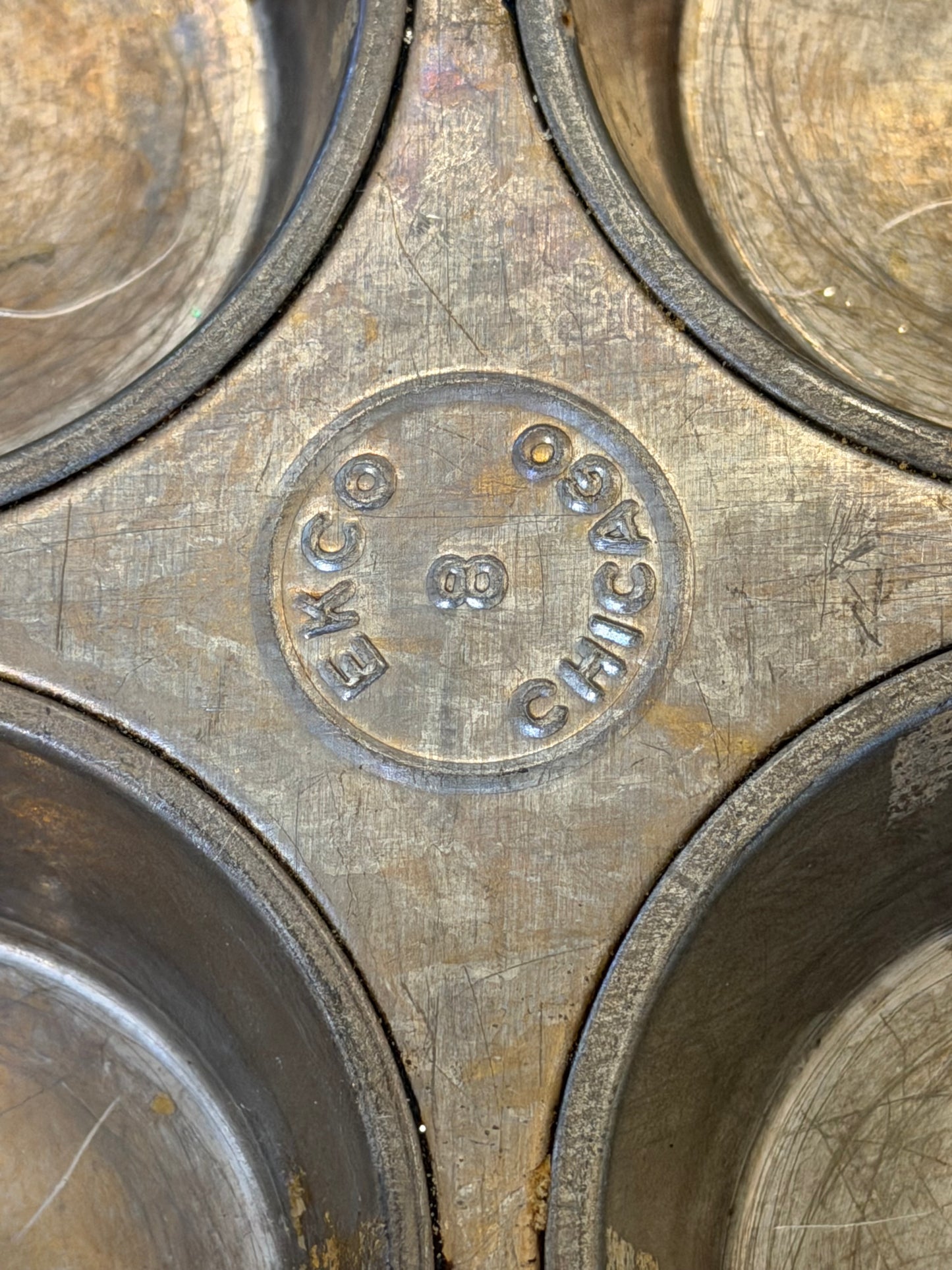 Vintage Ekco 8-cup muffin tin