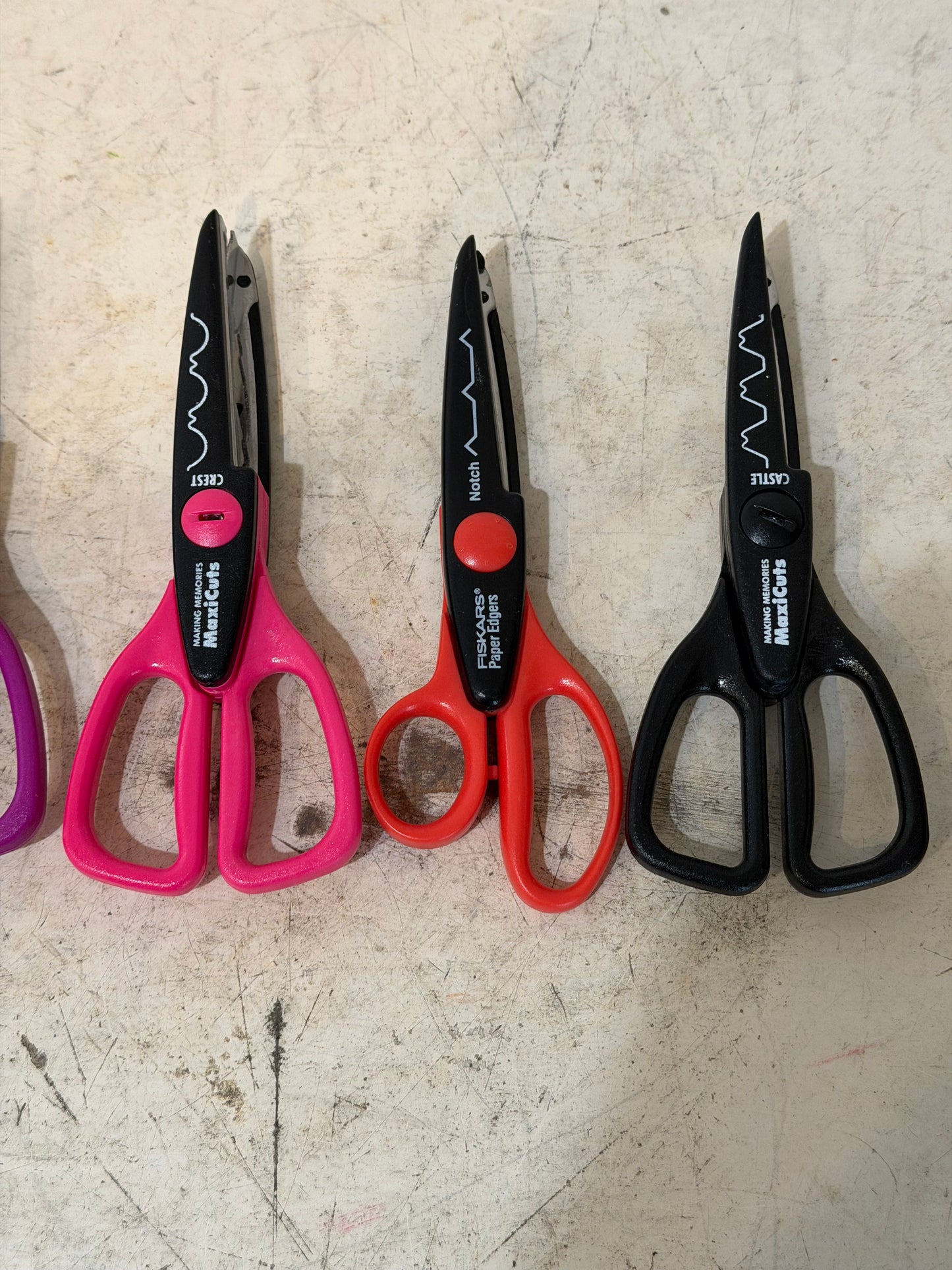 Set of 6 Edger paper and craft scissors