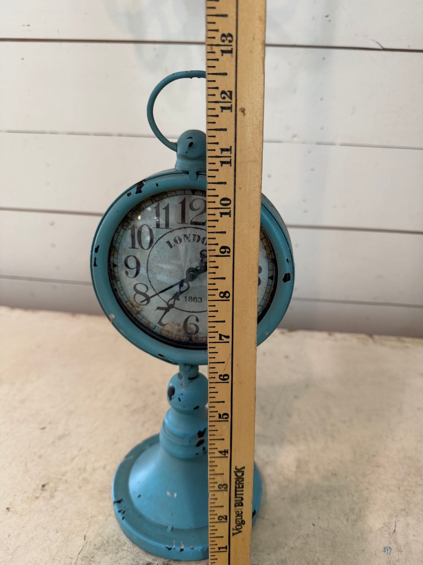 Table Clock Distressed Turquoise Metal will get makeover