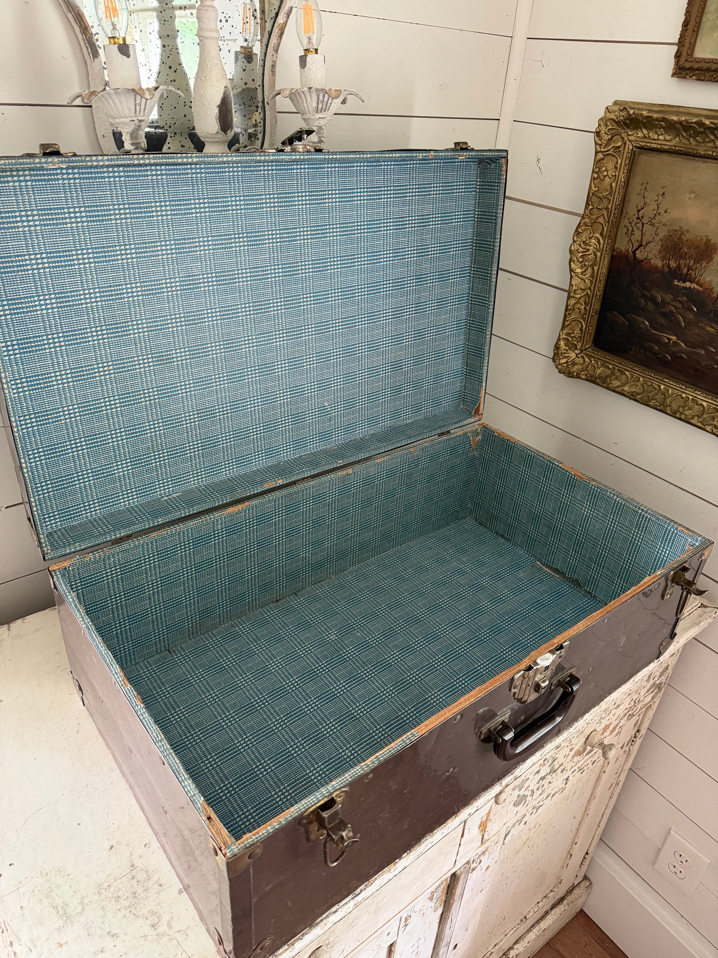 Metal Traveling Trunk, missing Shelf - Will Get Makeover