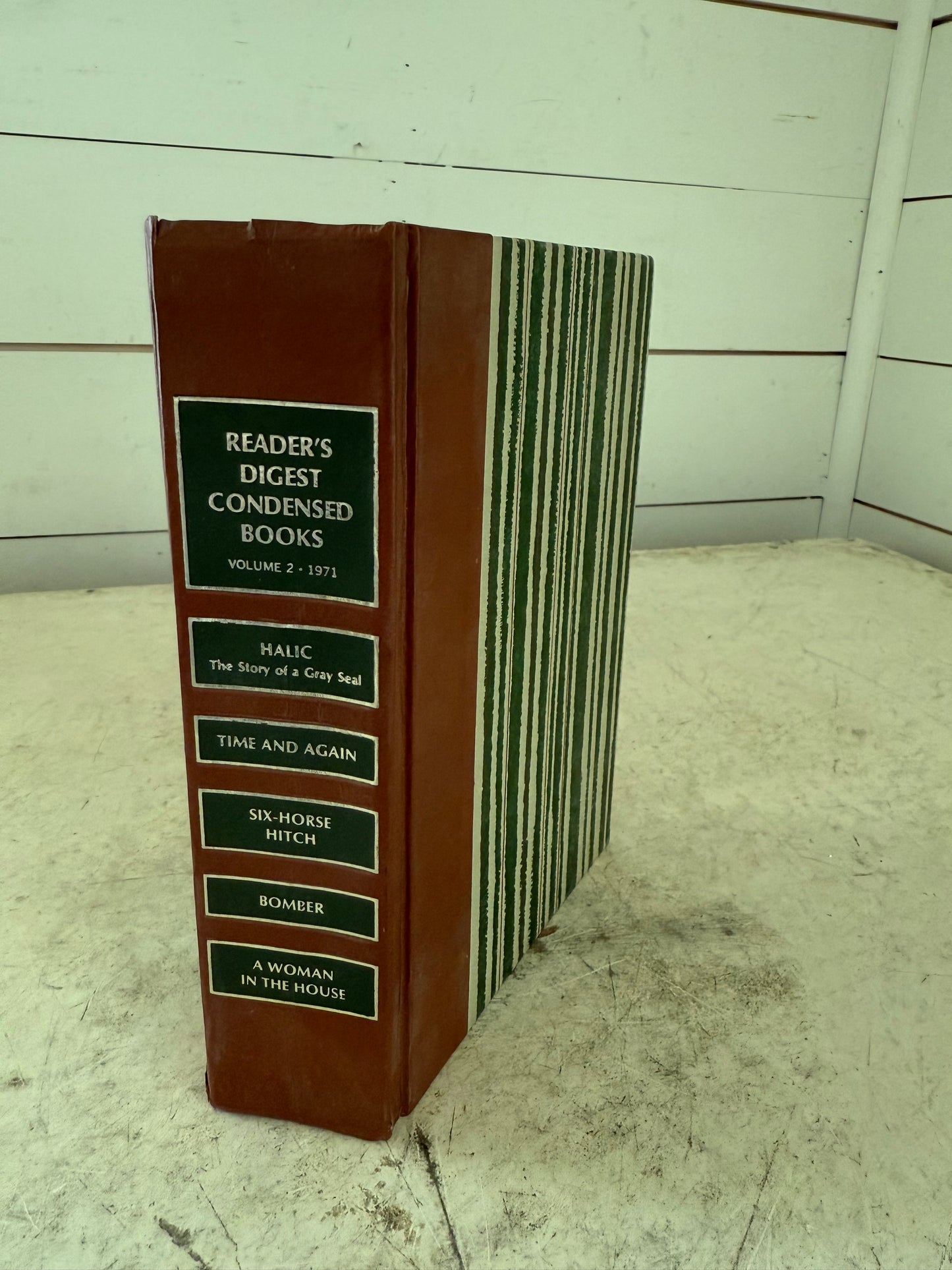 Readers Digest - Halifax the story of a Grey Seal Red with stripes