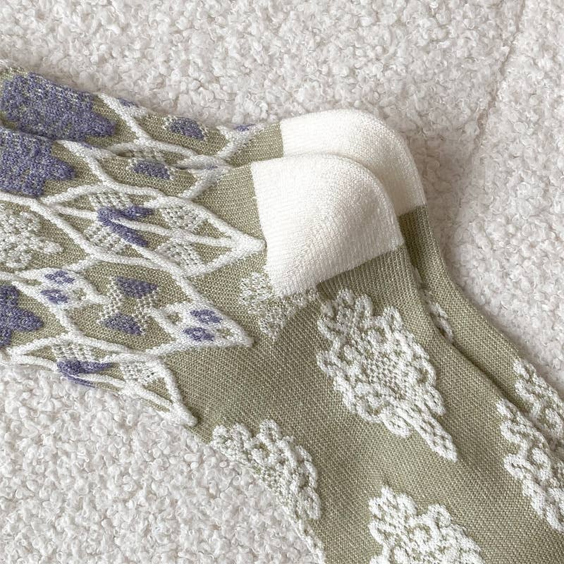 Oil painting style embossed lace vintage mid-calf socks