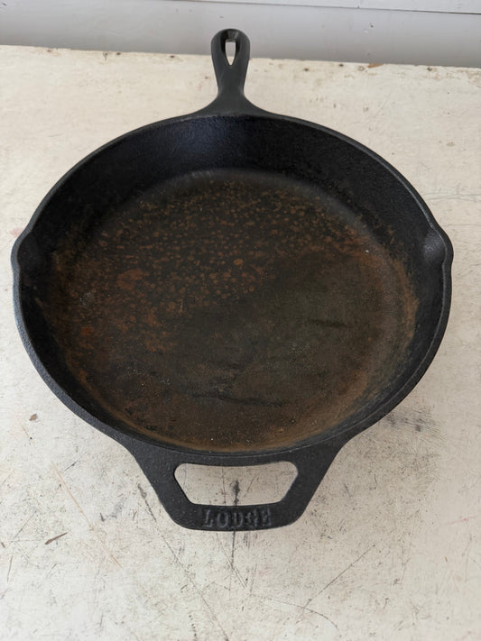 Lodge Cast Iron Round Pan - Will get cleaned and seasoned