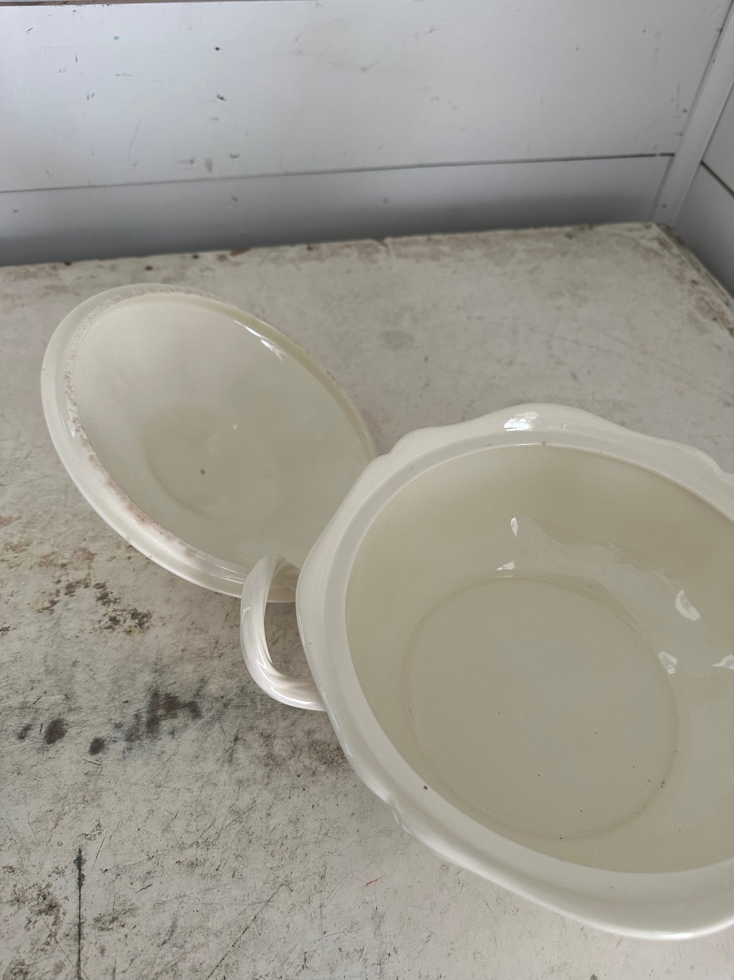 Wedgwood Queens Shape Plain Round Covered Vegetable Dish