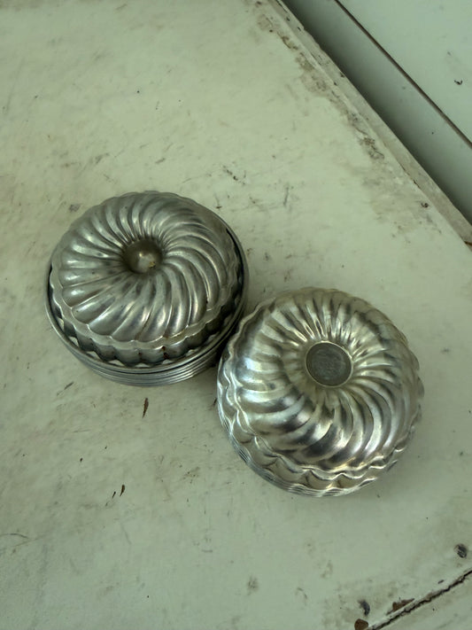 Set of vintage aluminum Jell-O molds mini