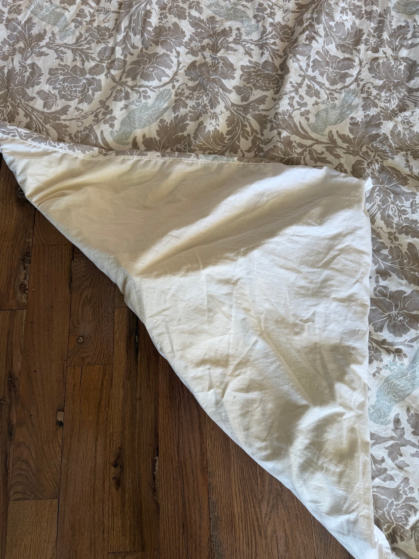 Twin Size Duvet cover with birds and floral pattern