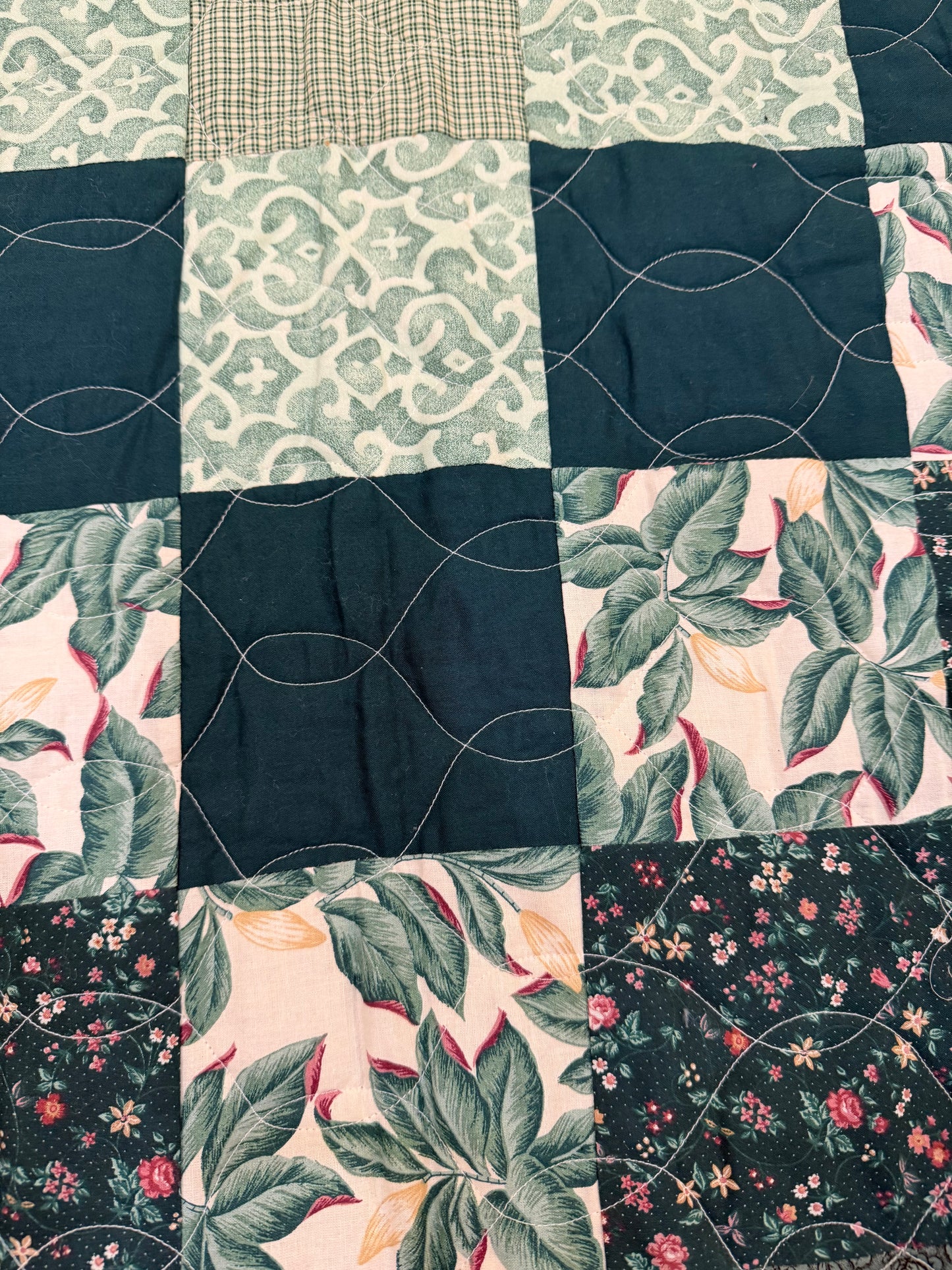 Green Floral Square hand made Pieced Quilt Queen - In New Condition