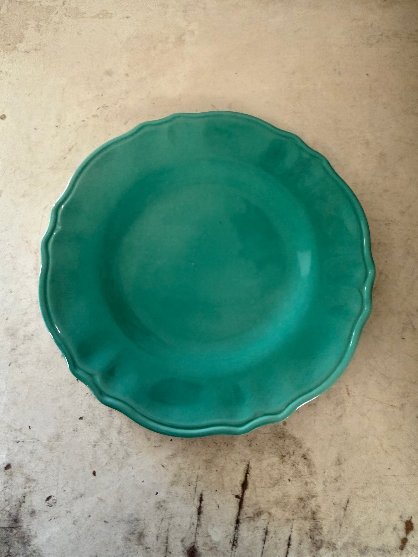 Set of 8 multi-color scalloped-edge melamine dinner & lunch plates Wei Lifestyle