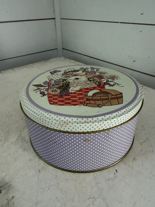 Bunny tin with polka dot sides