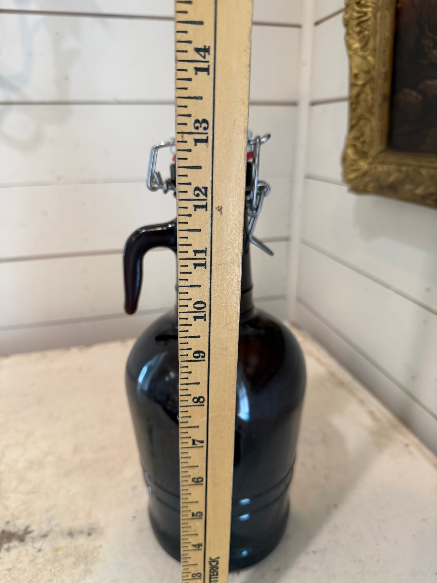 Amber beer growler with porcelain lid