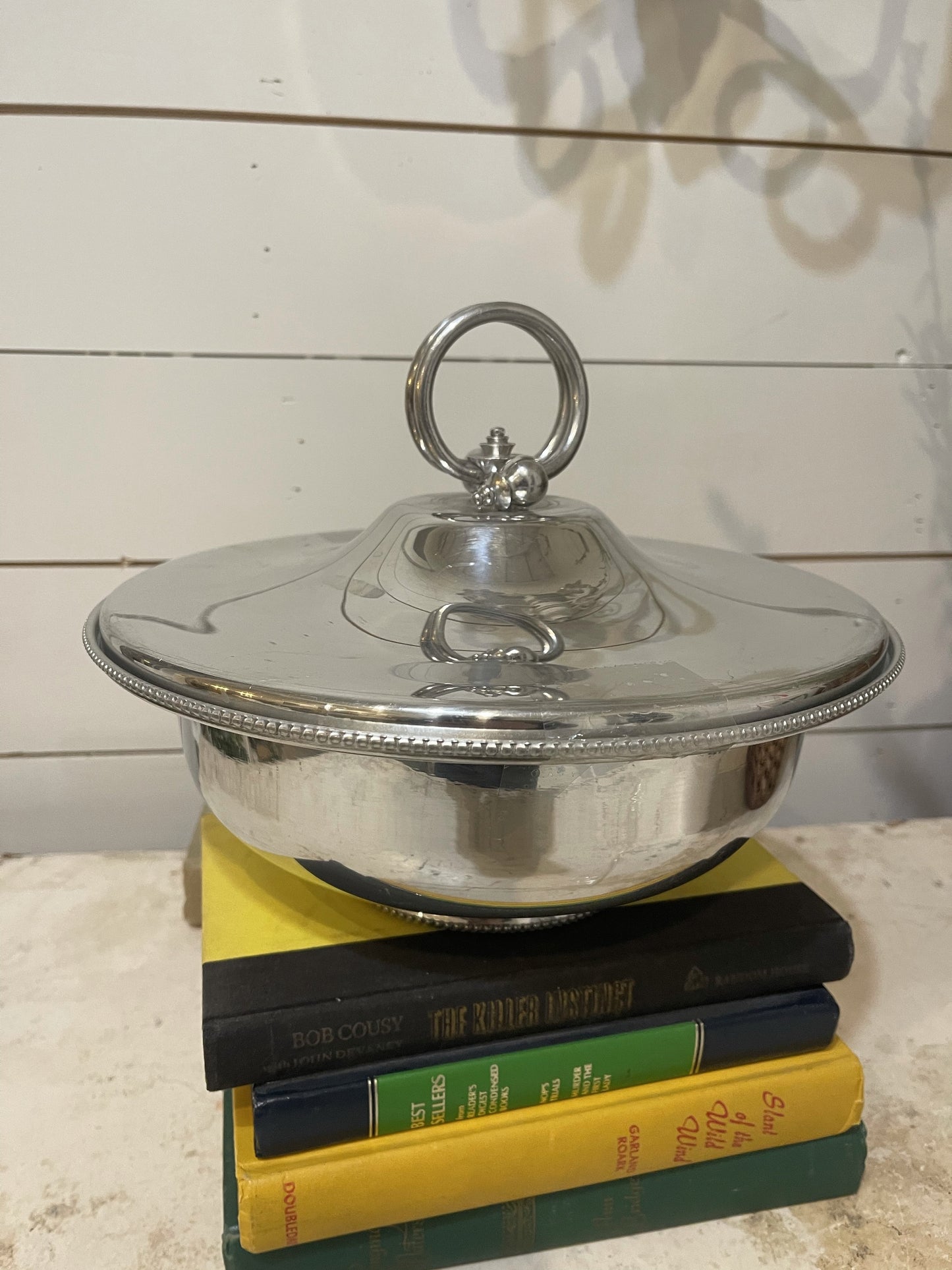 Buenilum Aluminum server with lid