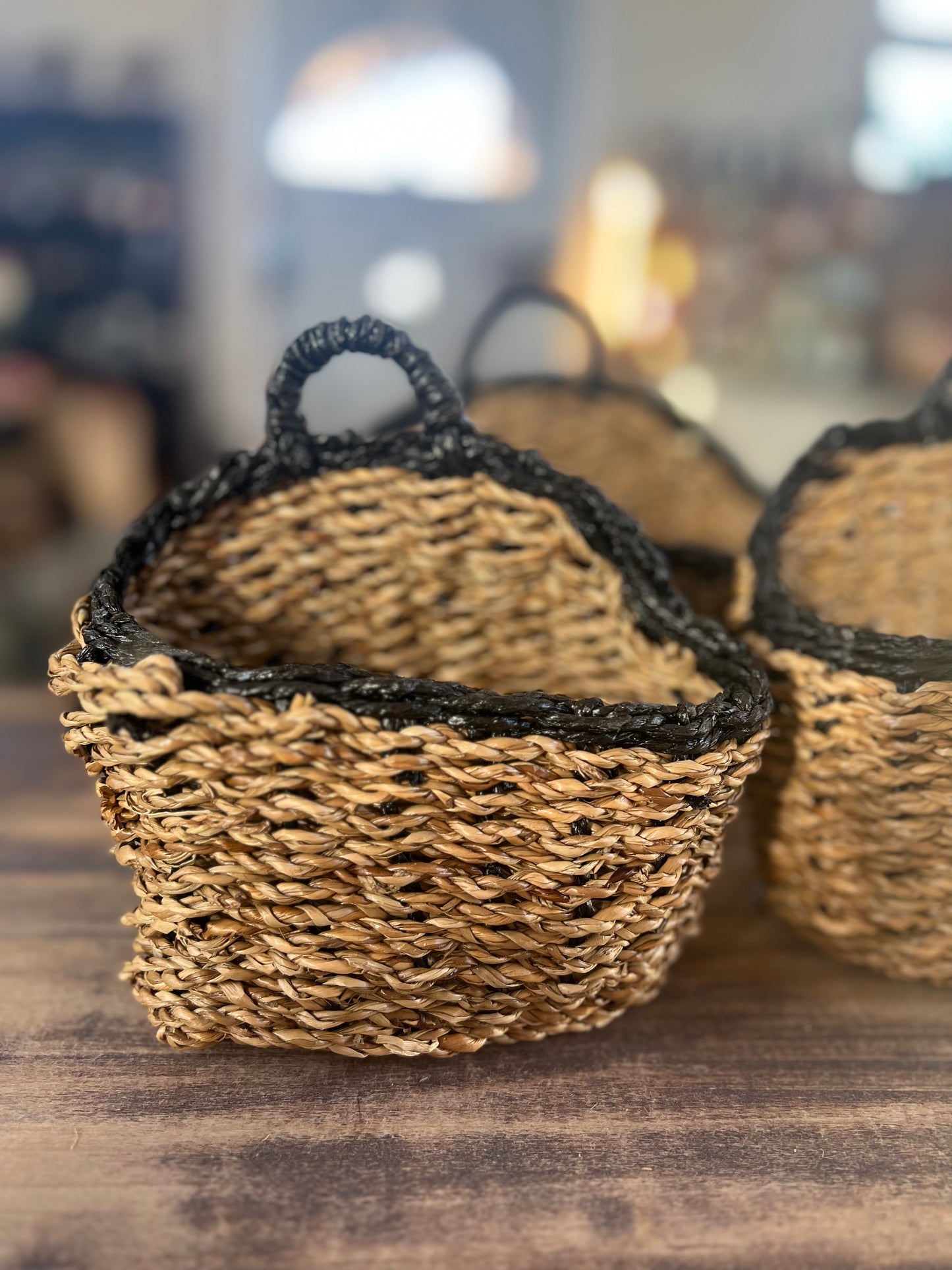 Woven wall pocket trio with black rim