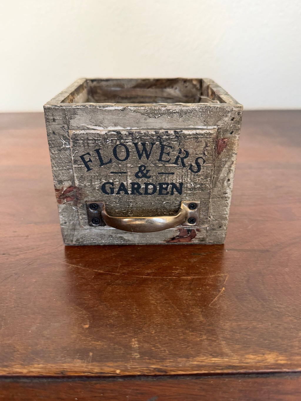 Wood Planter with handle