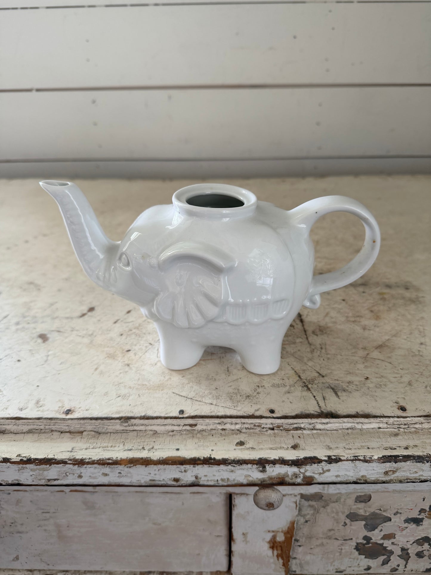 Porcelain elephant, teapot - missing lid