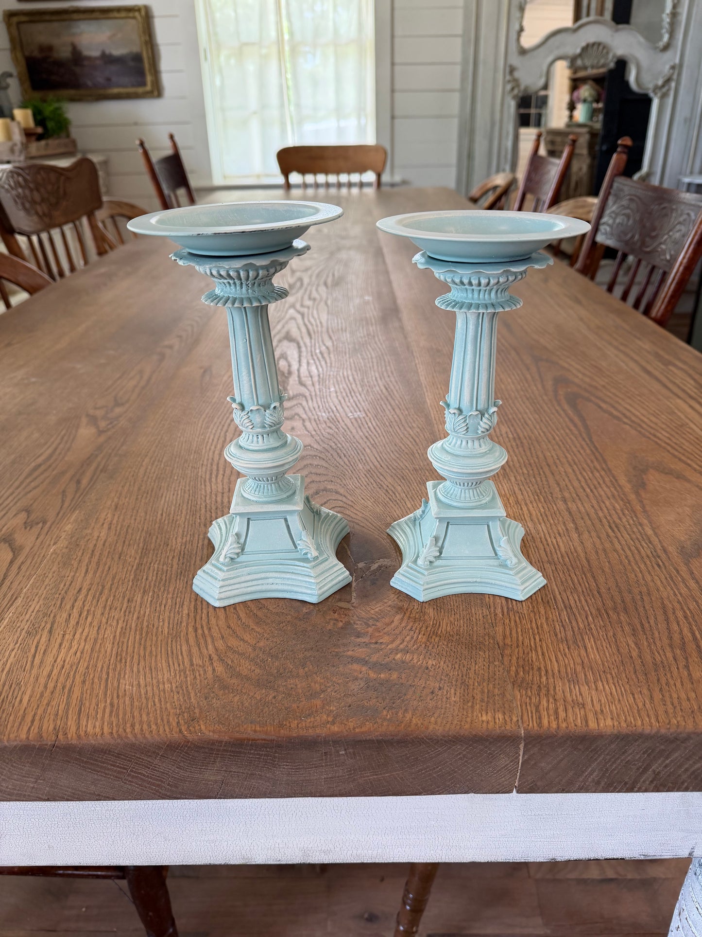 Column Candlesticks blue with white dry brush