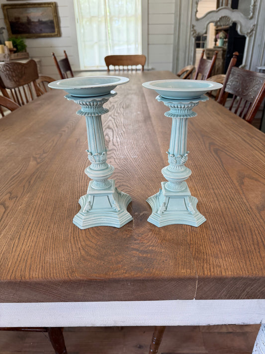 Column Candlesticks blue with white dry brush
