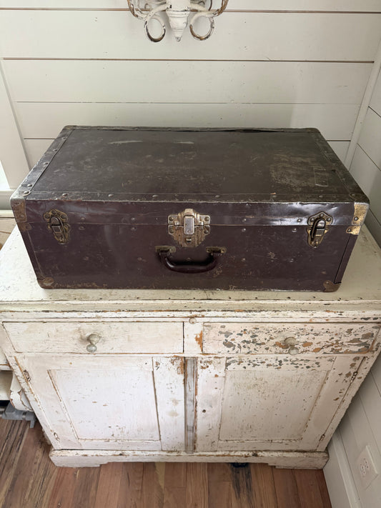 Metal Traveling Trunk, missing Shelf - Will Get Makeover