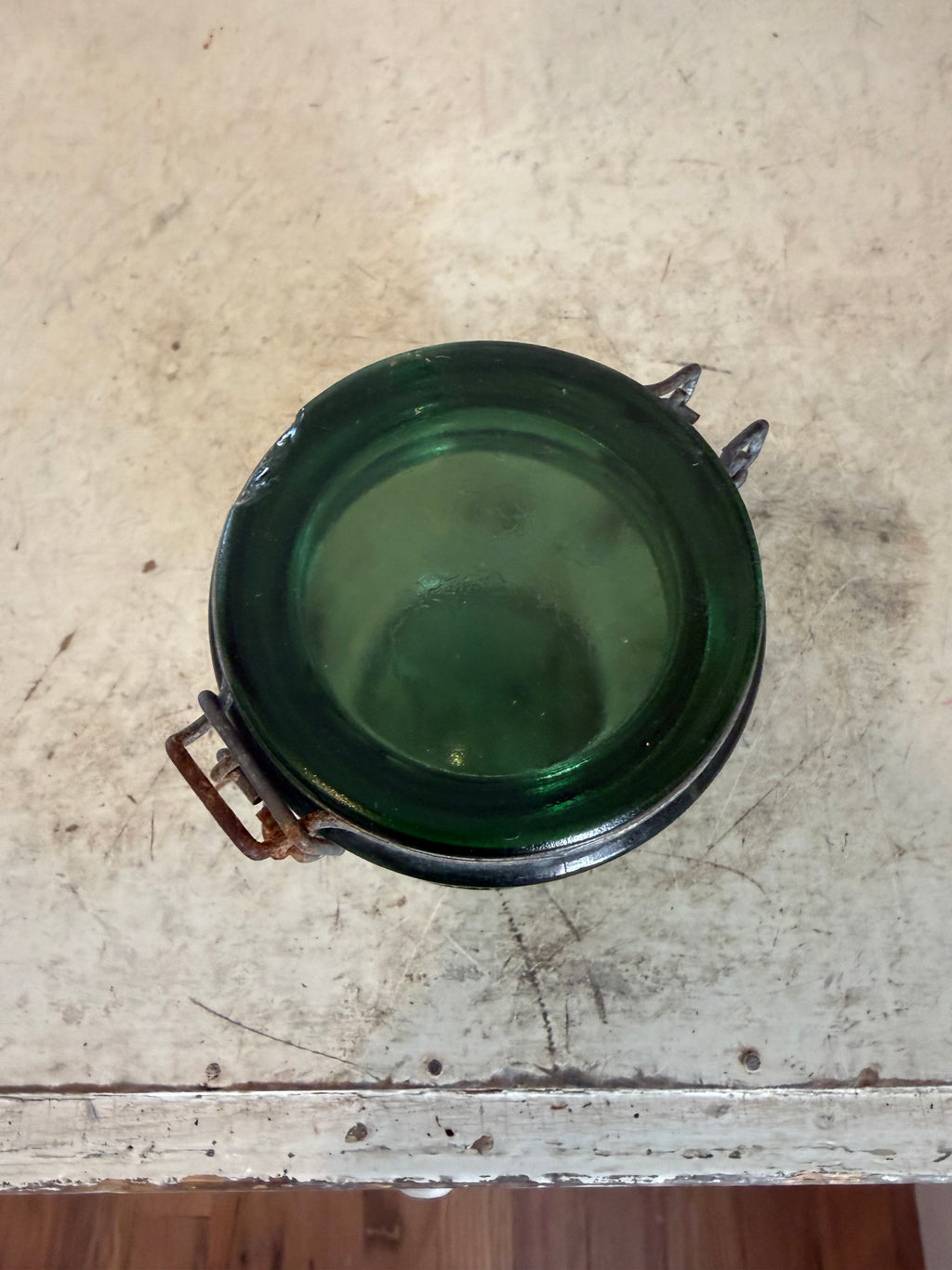 Solid French canning jar, small chip and lid, half liter