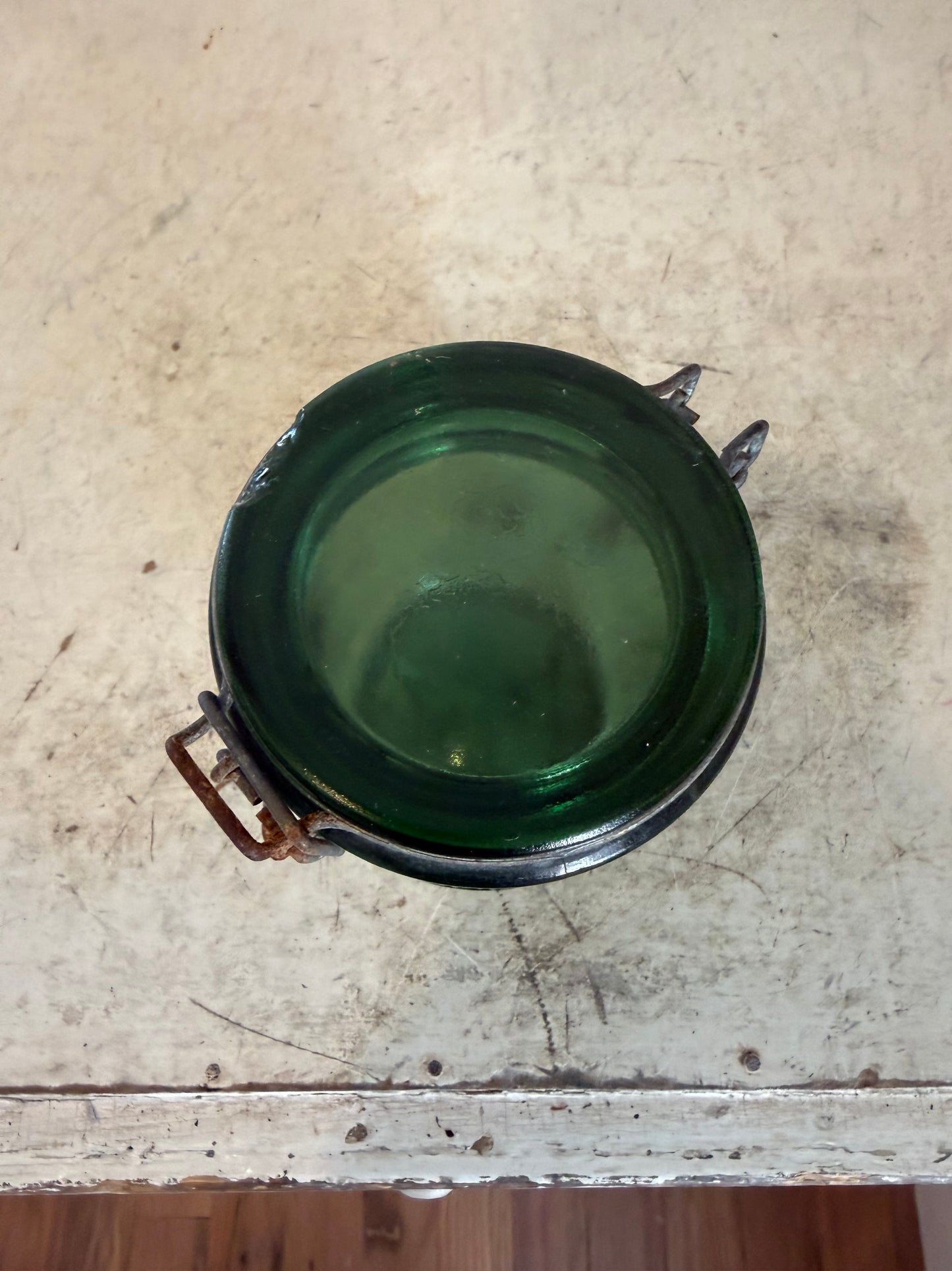 Solid French canning jar, small chip and lid, half liter