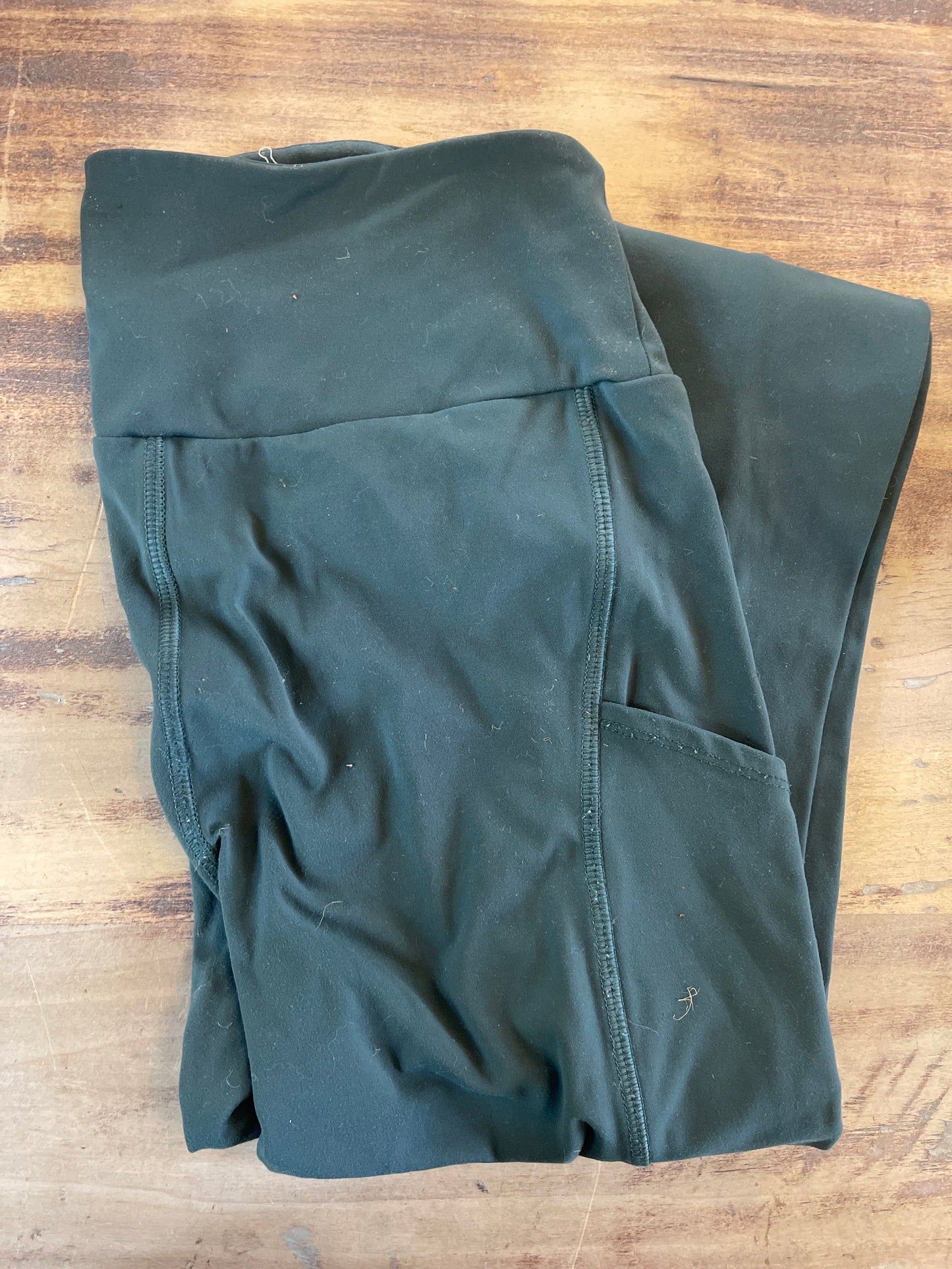 Green medium leggings - slight ware on bottom- Downeast