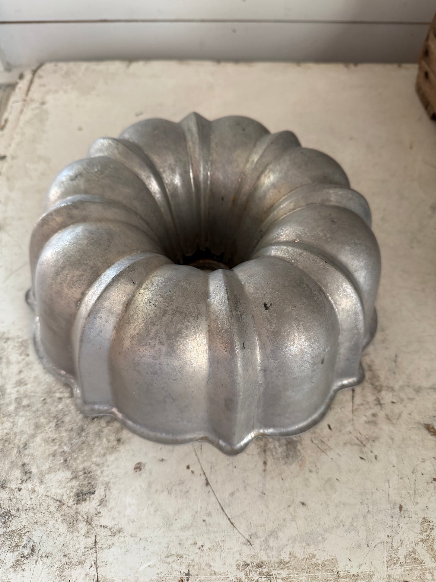 Vintage aluminum bunt pan