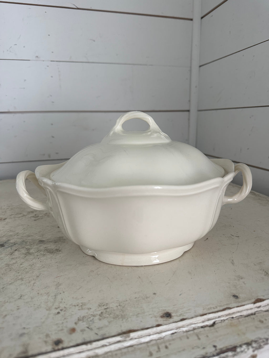 Wedgwood Queens  Shape  Plain Round Covered Vegetable Dish
