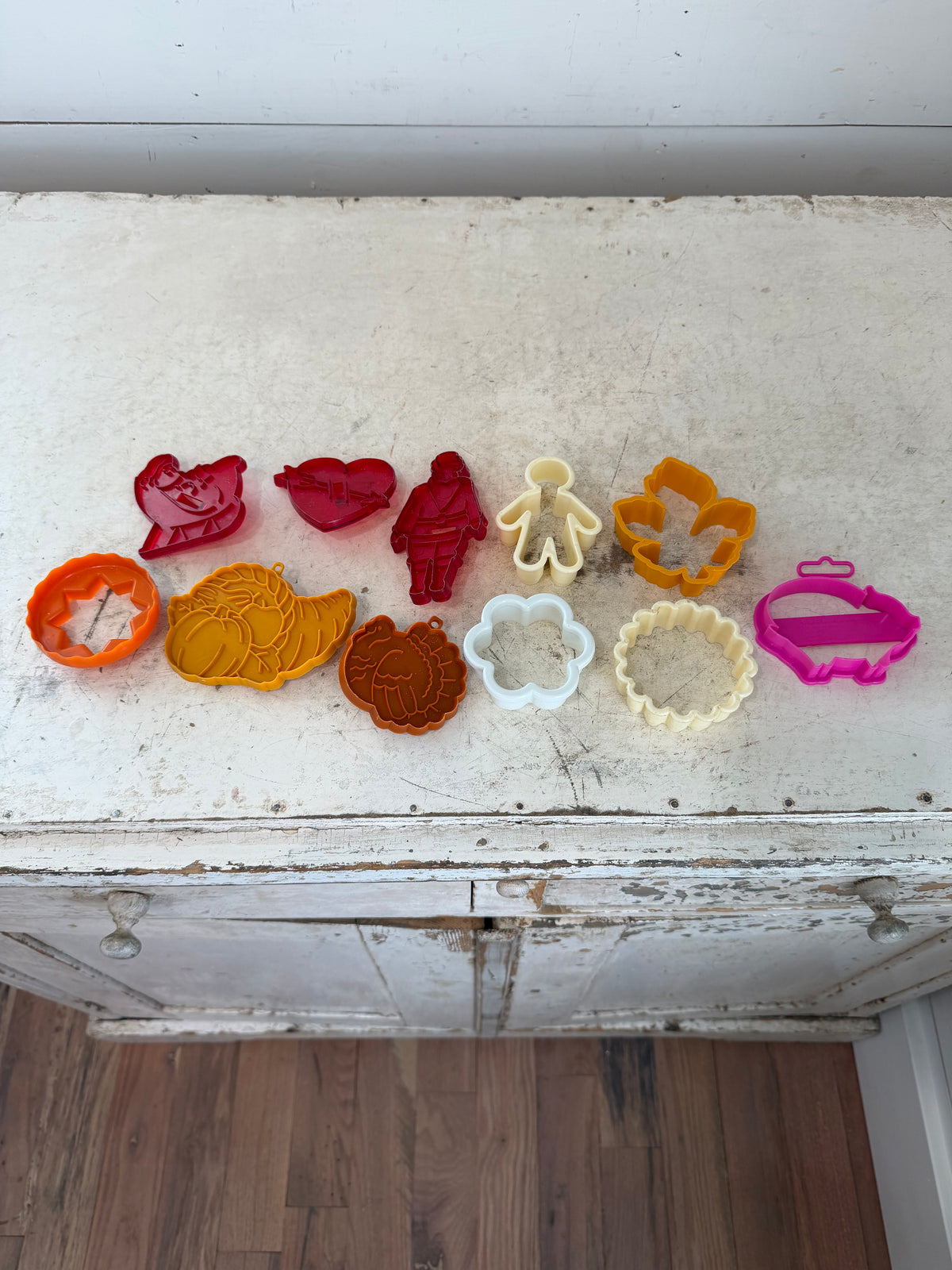 Assortment of Vintage Plastic Coolie Cutters