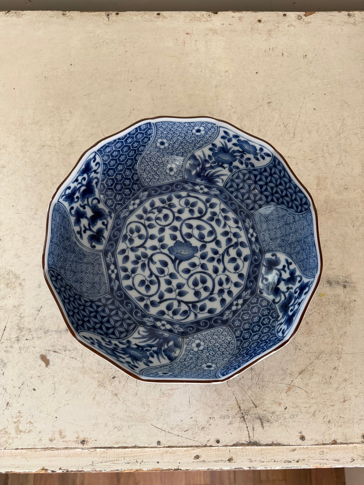 Minoyaki Nejiri Shouzui serving bowl, Indigo Blue