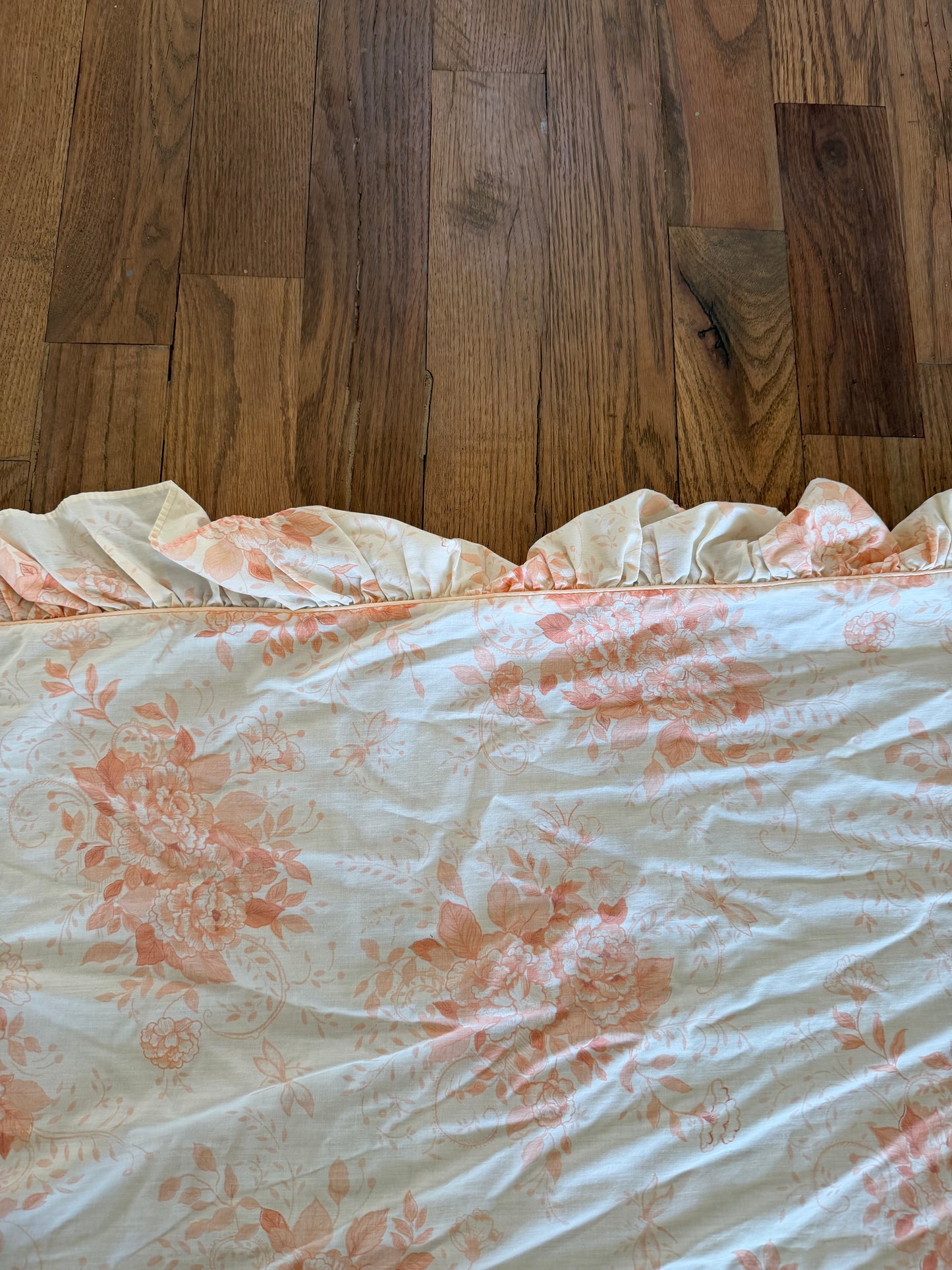 Peach and cream Tapestry pattern Ruffled Top Sheet - King Size