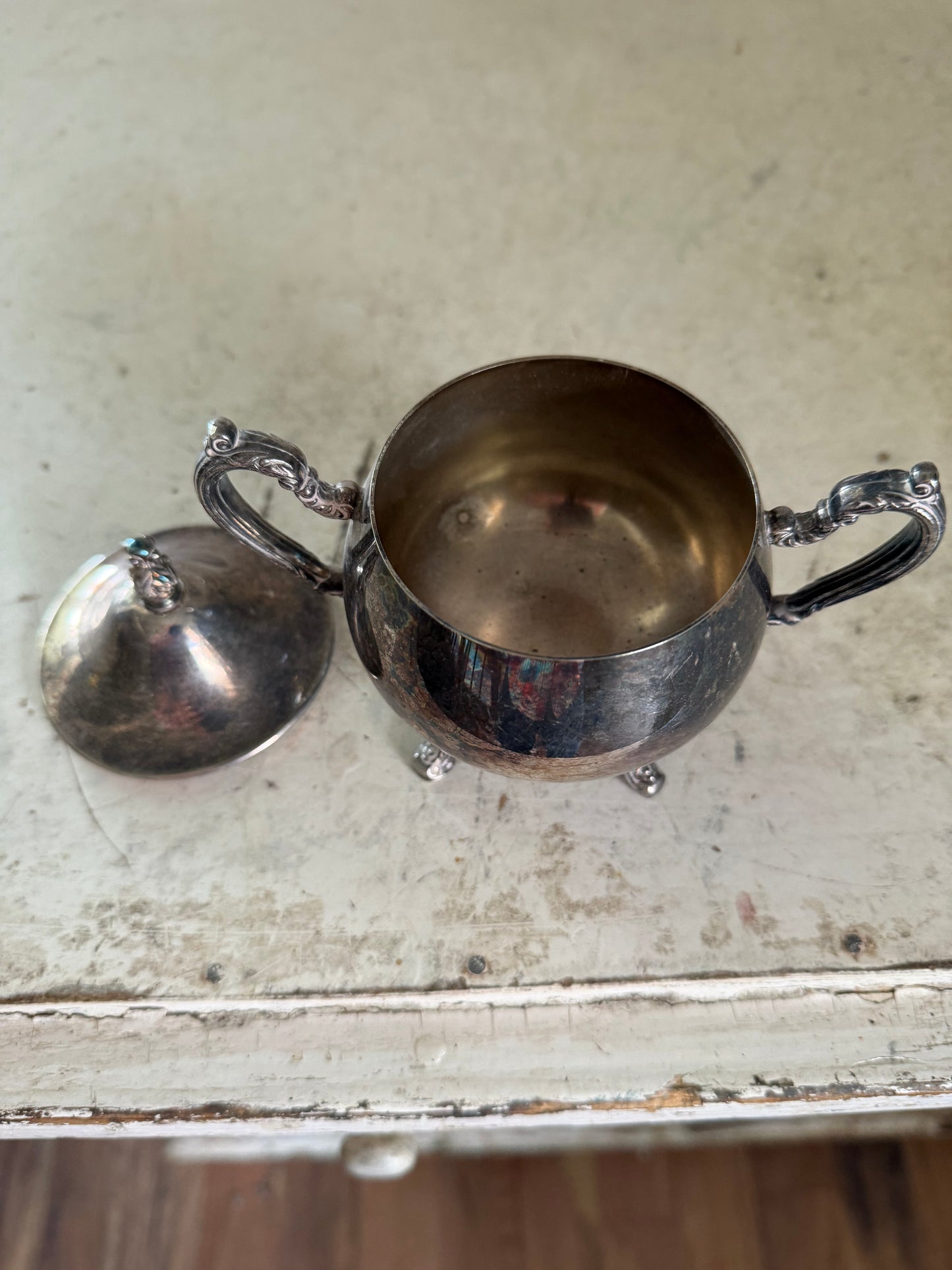 vintage Oneida silver-plated sugar bowl