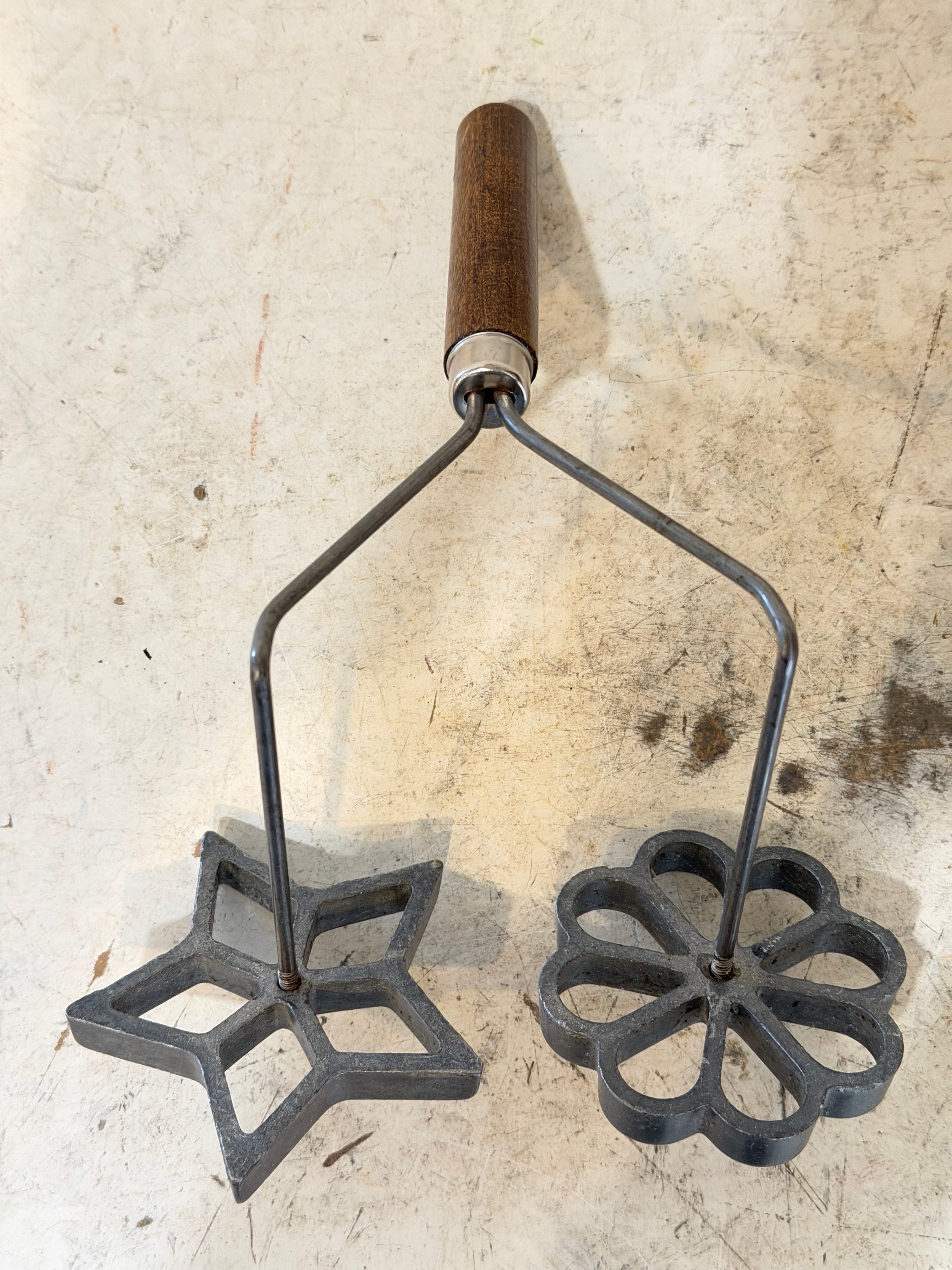 Vintage rosette iron set