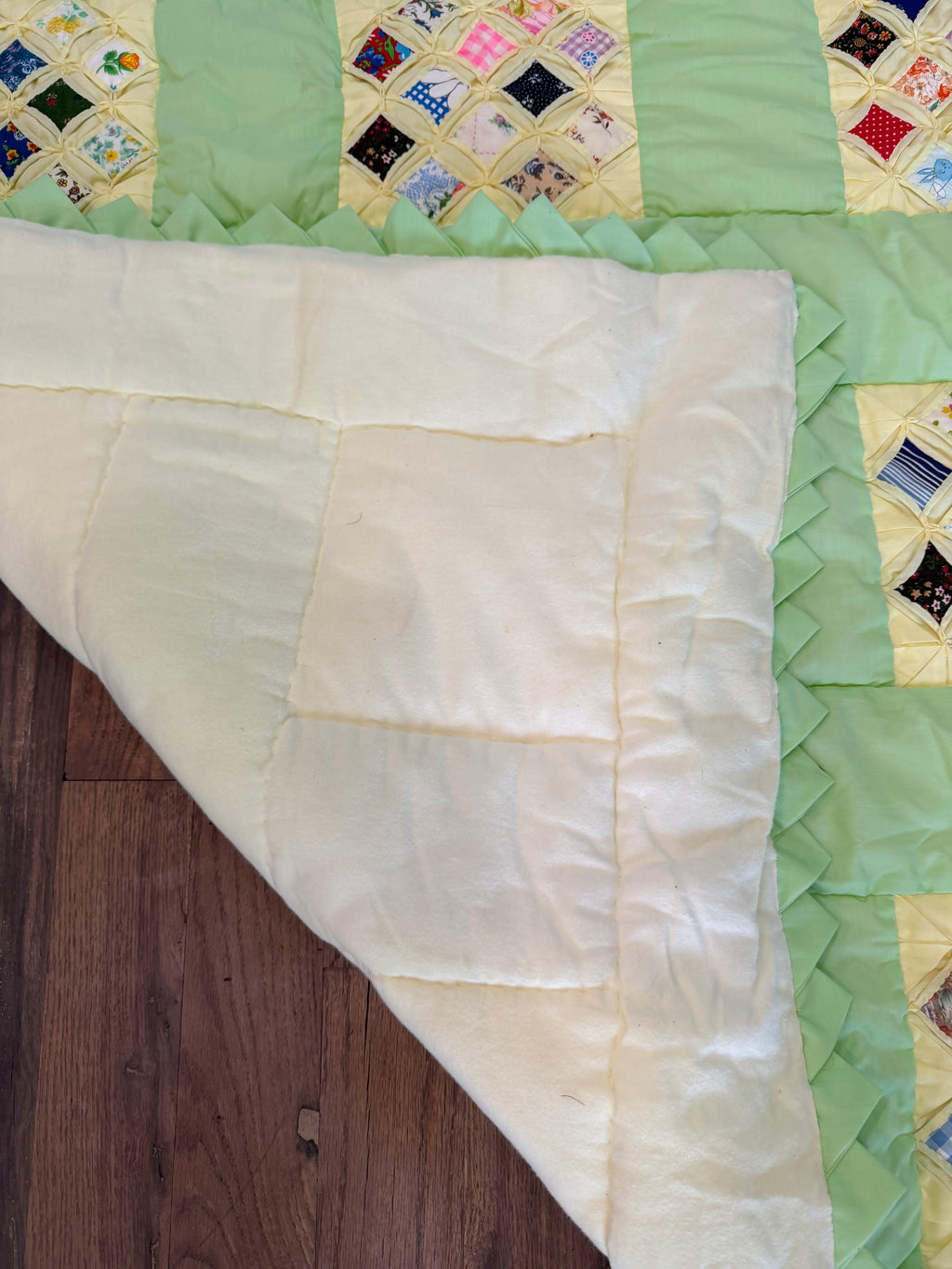 Cathedral Vintage-Style Quilt Featuring a Nine Patch Pattern Full