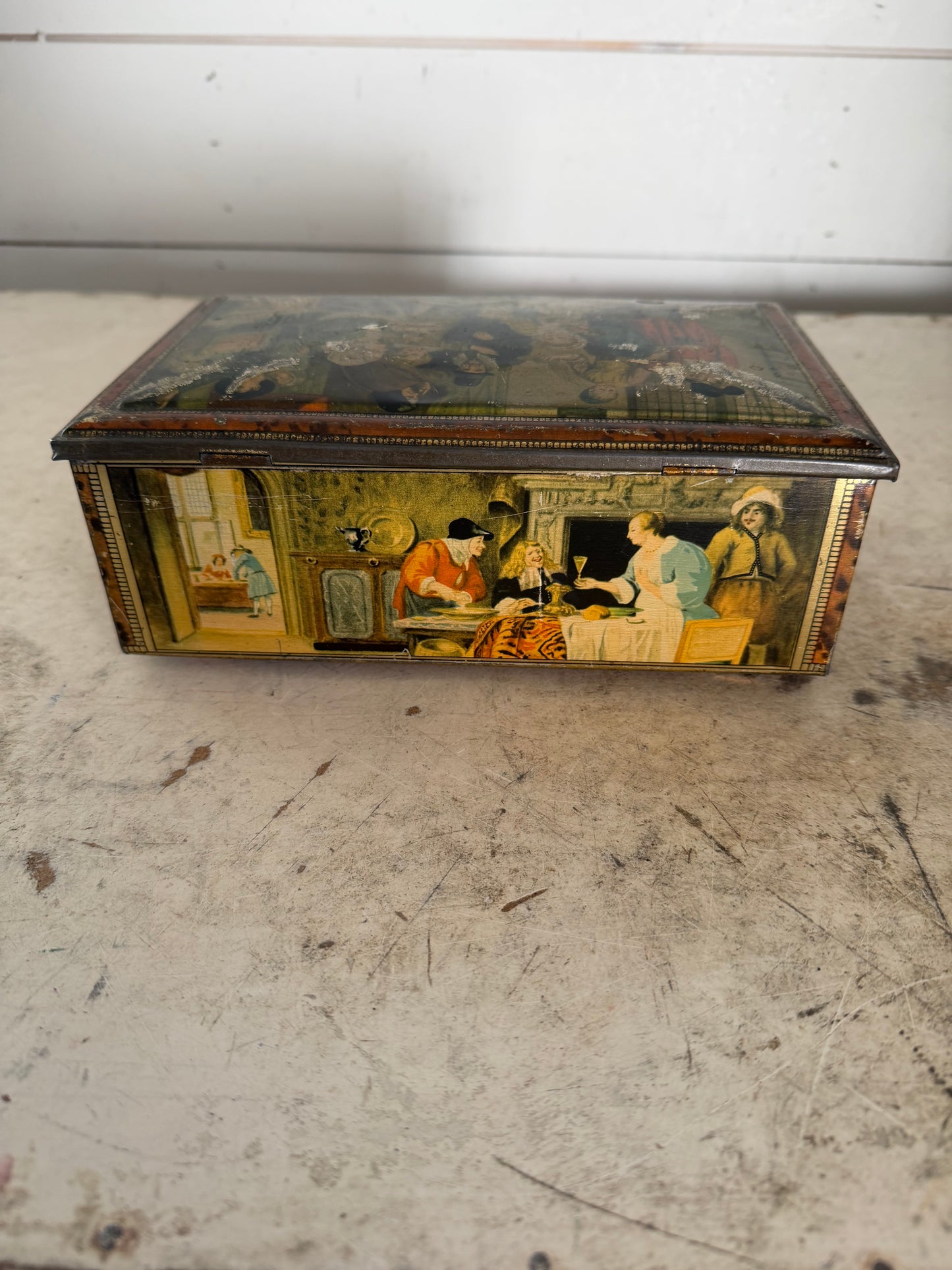 Vintage tin with Colonial scene