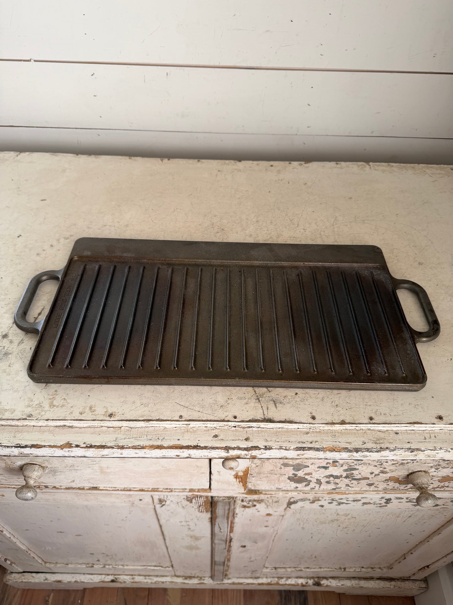 Lodge Cast Iron Grid/Iron 7G12 - Will get Cleaned and Re-seasoned