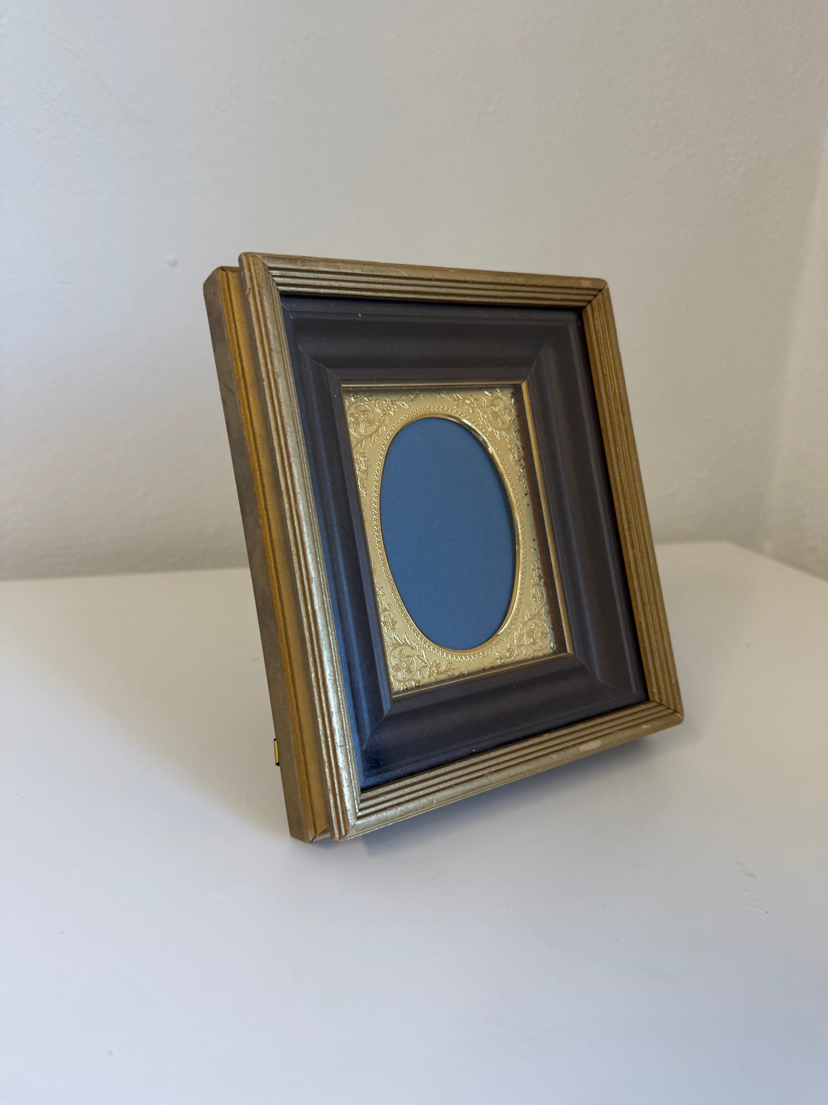 Vintage square picture frame Will get Art